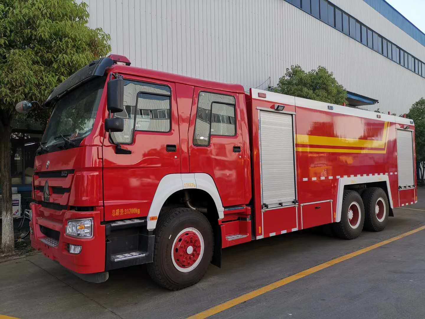重汽豪沃16吨泡沫消防车技术参数