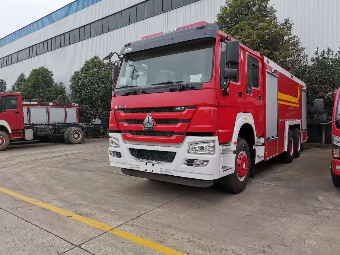 重汽豪沃12吨泡沫消防车技术参数